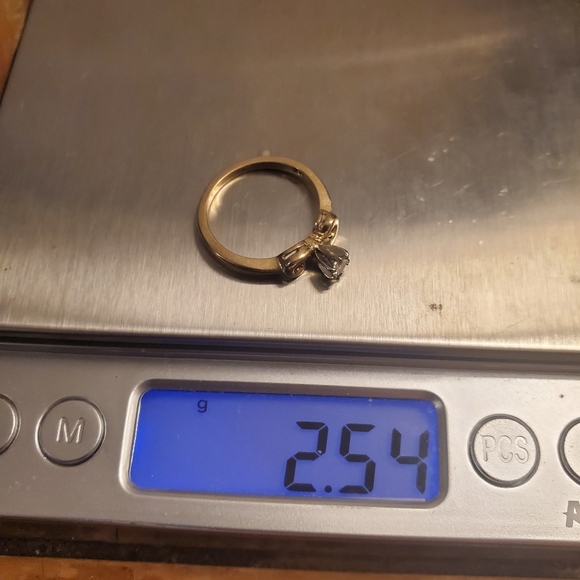 Lovely little 14k yg diamond ring - Picture 5 of 8